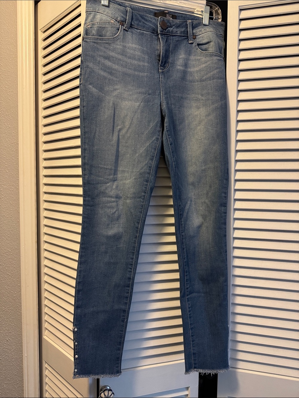 1822 Denim Women's Medium Blue Skinny Jeans with Pearl Hem Detail